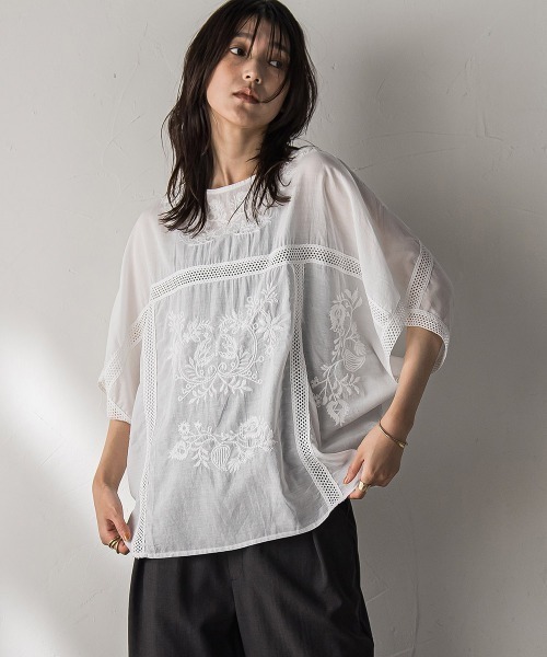 MAYSON GREY(メイソングレイ)の「ボタニカル刺繍ドルマンブラウス≪手洗い可能≫(シャツ/ブラウス・レディース・ホワイト/チャコールグレー/ブラック・M)」の22枚目の写真