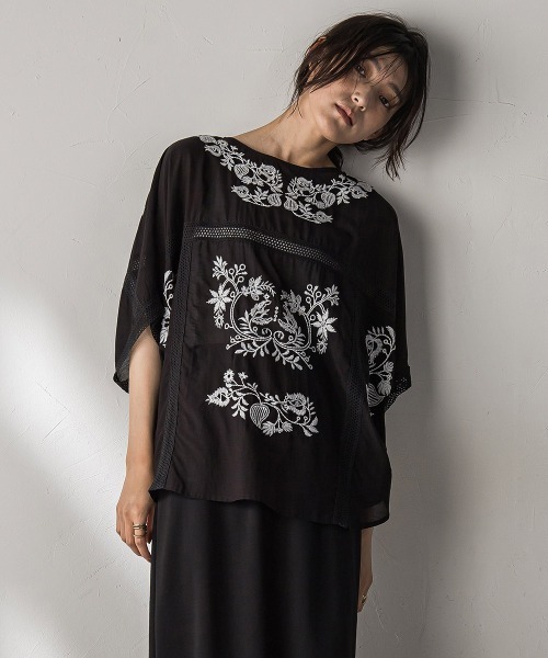 MAYSON GREY(メイソングレイ)の「ボタニカル刺繍ドルマンブラウス≪手洗い可能≫(シャツ/ブラウス・レディース・ホワイト/チャコールグレー/ブラック・M)」の6枚目の写真