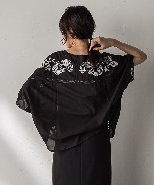 MAYSON GREY(メイソングレイ)の「ボタニカル刺繍ドルマンブラウス≪手洗い可能≫(シャツ/ブラウス・レディース・ホワイト/チャコールグレー/ブラック・M)」の8枚目の写真