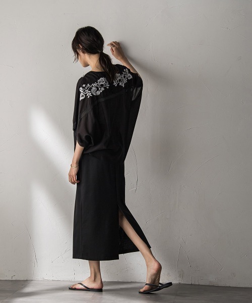MAYSON GREY(メイソングレイ)の「ボタニカル刺繍ドルマンブラウス≪手洗い可能≫(シャツ/ブラウス・レディース・ホワイト/チャコールグレー/ブラック・M)」の12枚目の写真