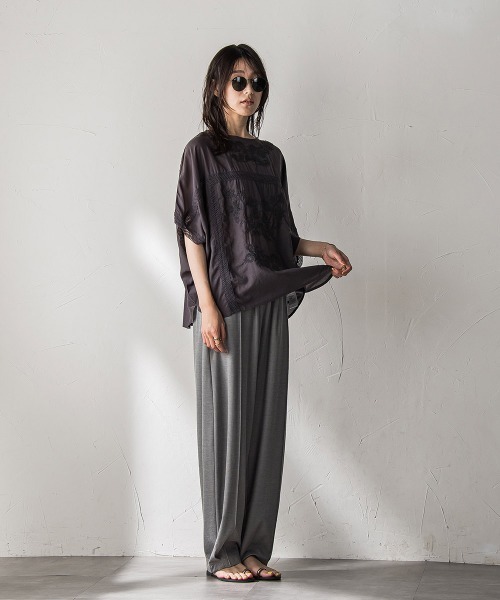 MAYSON GREY(メイソングレイ)の「ボタニカル刺繍ドルマンブラウス≪手洗い可能≫(シャツ/ブラウス・レディース・ホワイト/チャコールグレー/ブラック・M)」の17枚目の写真