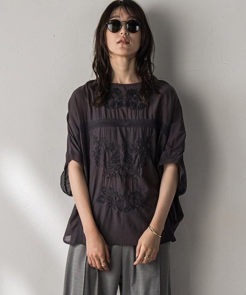 MAYSON GREY(メイソングレイ)の「ボタニカル刺繍ドルマンブラウス≪手洗い可能≫(シャツ/ブラウス・レディース・ホワイト/チャコールグレー/ブラック・M)」の14枚目の写真