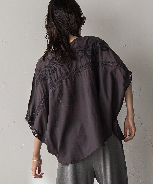 MAYSON GREY(メイソングレイ)の「ボタニカル刺繍ドルマンブラウス≪手洗い可能≫(シャツ/ブラウス・レディース・ホワイト/チャコールグレー/ブラック・M)」の15枚目の写真