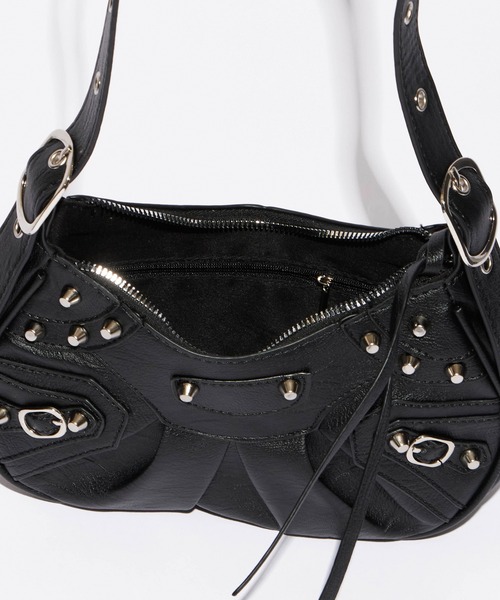 Chick（チック）の「Metal  studs Gather Shoulder Bag / メタルスタッズギャザーショルダーバッグ（ショルダーバッグ・レディース・ホワイト/ブラック・FREE）」の16枚目の写真