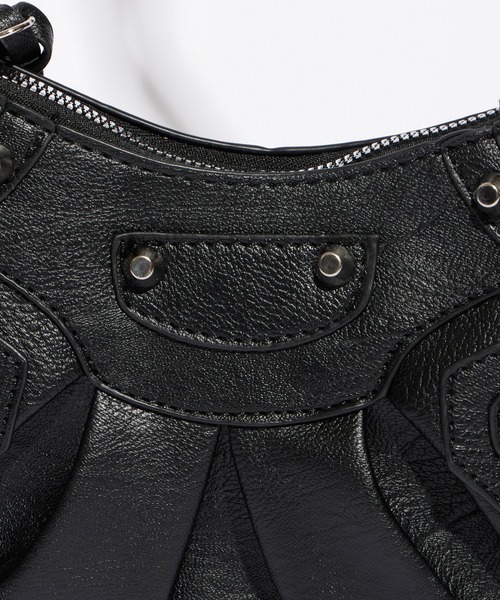 Chick（チック）の「Metal  studs Gather Shoulder Bag / メタルスタッズギャザーショルダーバッグ（ショルダーバッグ・レディース・ホワイト/ブラック・FREE）」の15枚目の写真