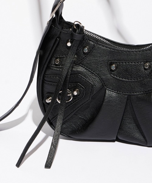 Chick（チック）の「Metal  studs Gather Shoulder Bag / メタルスタッズギャザーショルダーバッグ（ショルダーバッグ・レディース・ホワイト/ブラック・FREE）」の13枚目の写真