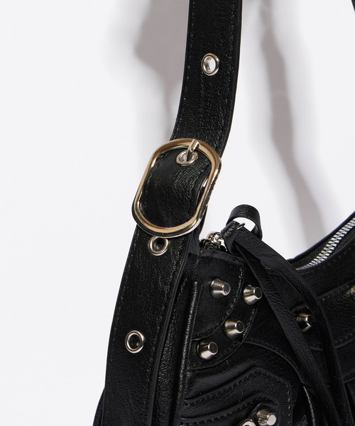 Chick（チック）の「Metal  studs Gather Shoulder Bag / メタルスタッズギャザーショルダーバッグ（ショルダーバッグ・レディース・ホワイト/ブラック・FREE）」の11枚目の写真
