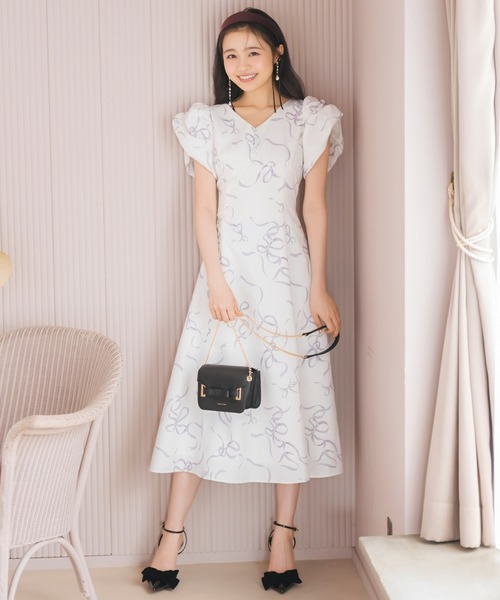 WILLSELECTION(ウィルセレクション)の「リボンプリントバブルスリーブフレアワンピース(ワンピース・レディース・ピンク/ブラック/オフホワイト・FREE)」の2枚目の写真