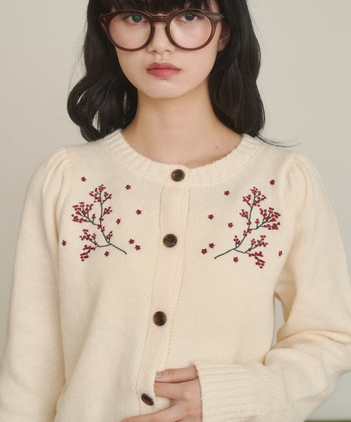 REMOON（リムーン）の「刺繍ニットカーディガン（カーディガン/ボレロ・レディース・グレー/アイボリー・FREE）」の2枚目の写真