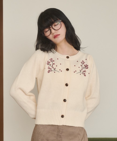 REMOON（リムーン）の「刺繍ニットカーディガン（カーディガン/ボレロ・レディース・グレー/アイボリー・FREE）」の4枚目の写真