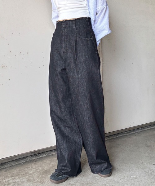 ISOOK（アイスー）の「ウエストカットオフデニムパンツ / ストレート デザインデニム ハイウエスト ジーパン ジーンズ ブラック ブルー 黒 青 ZOZOTOWN限定（デニムパンツ・レディース・インディゴブルー/ブラック・マルチサイズ）」の4枚目の写真