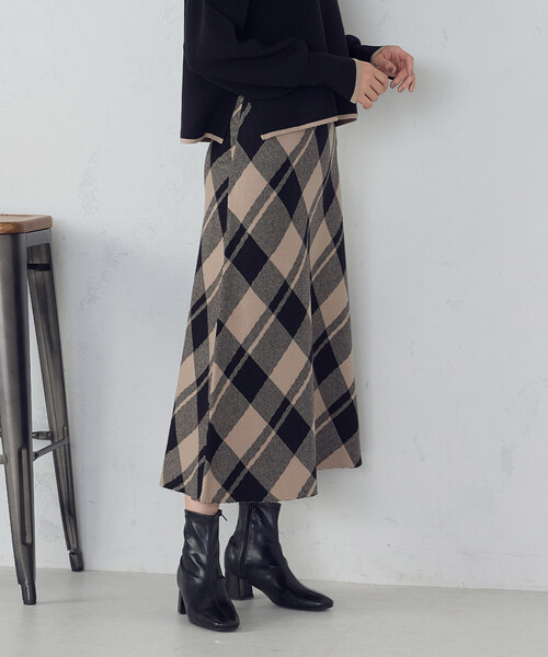COMME CA ISM（コムサイズム）の「チェック柄　ニットスカート / セットアップ対応（スカート・レディース・ブラック/グレー・LARGE/MEDIUM）」の10枚目の写真