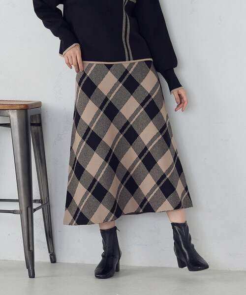 COMME CA ISM（コムサイズム）の「チェック柄　ニットスカート / セットアップ対応（スカート・レディース・ブラック/グレー・LARGE/MEDIUM）」の11枚目の写真