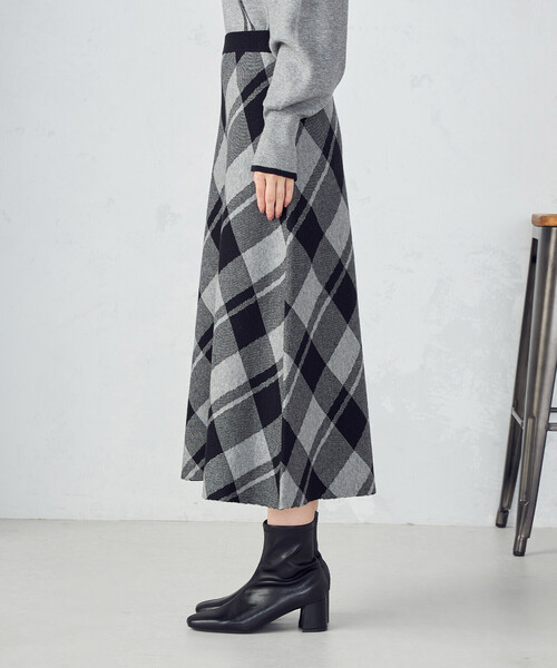 COMME CA ISM（コムサイズム）の「チェック柄　ニットスカート / セットアップ対応（スカート・レディース・ブラック/グレー・LARGE/MEDIUM）」の13枚目の写真