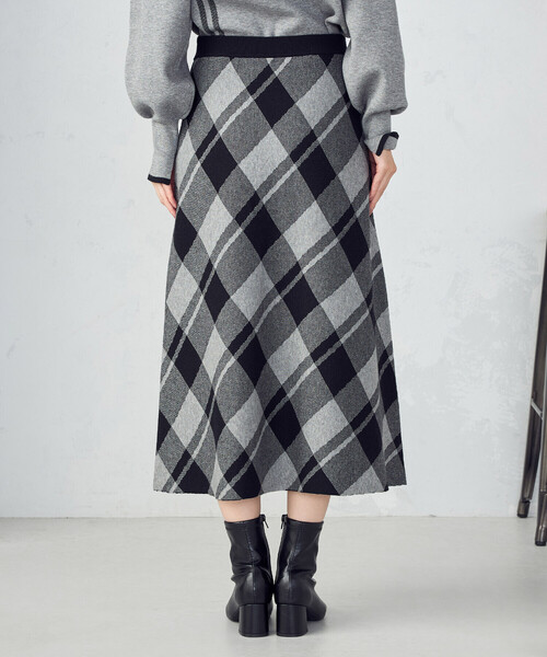 COMME CA ISM（コムサイズム）の「チェック柄　ニットスカート / セットアップ対応（スカート・レディース・ブラック/グレー・LARGE/MEDIUM）」の14枚目の写真