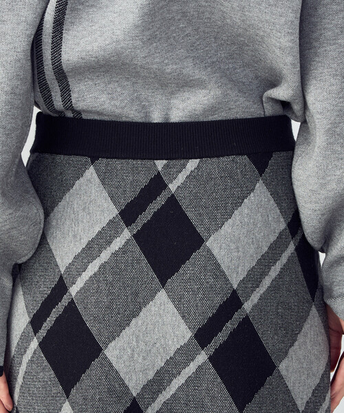 COMME CA ISM（コムサイズム）の「チェック柄　ニットスカート / セットアップ対応（スカート・レディース・ブラック/グレー・LARGE/MEDIUM）」の16枚目の写真