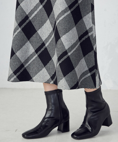 COMME CA ISM（コムサイズム）の「チェック柄　ニットスカート / セットアップ対応（スカート・レディース・ブラック/グレー・LARGE/MEDIUM）」の17枚目の写真