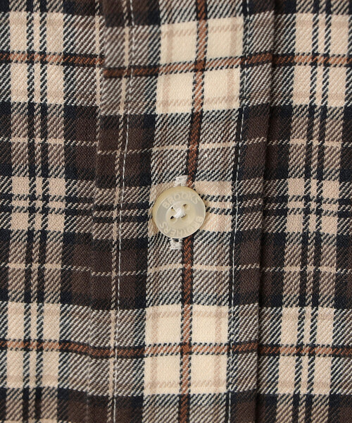 BROOKS BROTHERS（ブルックスブラザーズ）の「Brooks Brothers |〈別注〉コットンフランネル ポロカラーボタンダウンシャツ BEIGE MEN（シャツ/ブラウス・メンズ・ベージュ系その他・L/XL/M）」の16枚目の写真