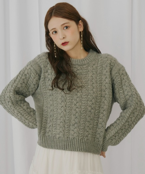 Olu.（オルドット）の「クルーネックケーブルニット（ニット/セーター・レディース・イエロー/ネイビー/レッド/アイボリー/ブルーグレー/グレー・FREE）」の2枚目の写真
