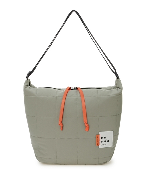 CROSSPLUS ONLINE(クロスプラスオンライン)の「【ONDOO】キルティングショルダーバック【撥水・A4・ノートPC・タブレット収納可能】(トートバッグ・レディース・ベージュ/オフホワイト/ブラック/グレー・フリー)」の13枚目の写真