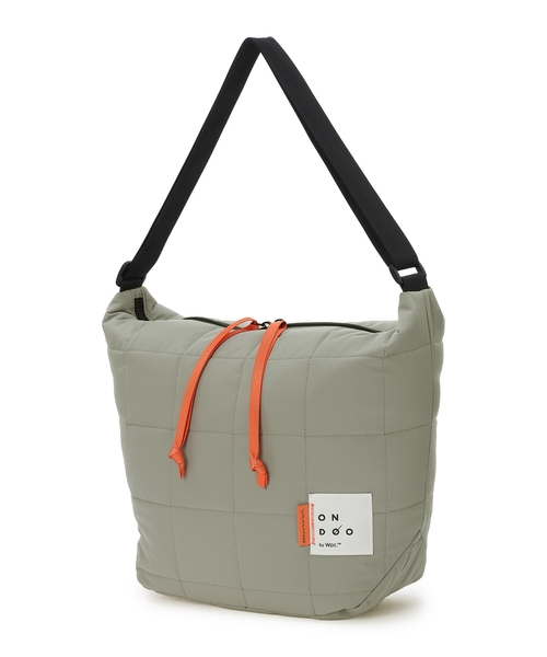 CROSSPLUS ONLINE(クロスプラスオンライン)の「【ONDOO】キルティングショルダーバック【撥水・A4・ノートPC・タブレット収納可能】(トートバッグ・レディース・ベージュ/オフホワイト/ブラック/グレー・フリー)」の17枚目の写真