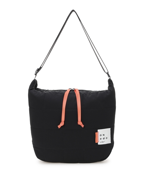 CROSSPLUS ONLINE(クロスプラスオンライン)の「【ONDOO】キルティングショルダーバック【撥水・A4・ノートPC・タブレット収納可能】(トートバッグ・レディース・ベージュ/オフホワイト/ブラック/グレー・フリー)」の14枚目の写真