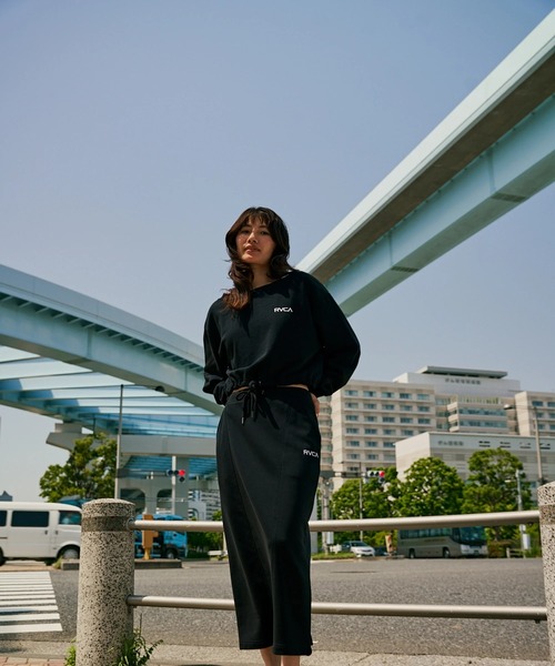 RVCA(ルーカ)の「RVCA レディース MINI RVCA OFF SHOULDER SWEAT SHIRT トレーナー 【2025年秋冬モデル】 @autumn/ルーカスウェットトレーナー(スウェット・レディース・ブラック/グレー/オフホワイト・MEDIUM/SMALL)」の13枚目の写真
