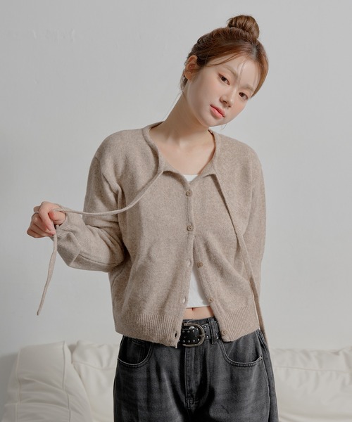 UNE MANSION（ユヌマンション）の「ラブリーフロントリボンボタンカーディガン（ニット/セーター・レディース・ベージュ/ブラック/アイボリー/グレー・FREE）」の3枚目の写真