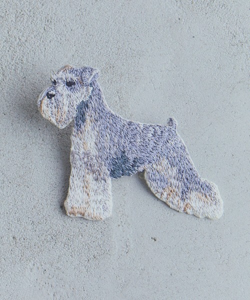 manana suerte(マニャーナスエルテ)の「DOGワッペンブローチ(ブローチ/コサージュ・レディース・グレー/ホワイト・FREE)」の7枚目の写真