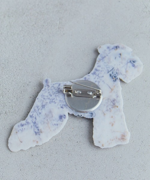 manana suerte(マニャーナスエルテ)の「DOGワッペンブローチ(ブローチ/コサージュ・レディース・グレー/ホワイト・FREE)」の8枚目の写真