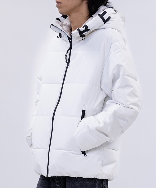 JOHN'S CLOSET（ジョンズクローゼット）の「【13】フードロゴ 中綿ジャケット（ダウンジャケット/コート・メンズ・ホワイト/ブラック・X-LARGE/LARGE/MEDIUM）」の6枚目の写真