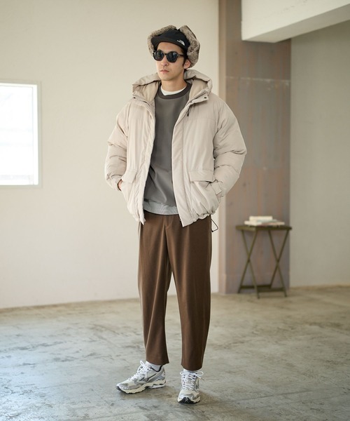 BAYFLOW（ベイフロー）の「ファイバー中綿フードブルゾン（ダウンジャケット/コート・メンズ・グレイッシュベージュ/ブラック・LARGE/MEDIUM）」の10枚目の写真