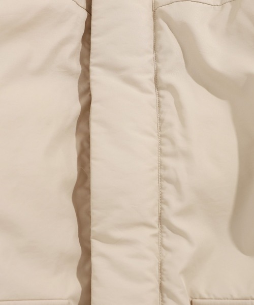 BAYFLOW（ベイフロー）の「ファイバー中綿フードブルゾン（ダウンジャケット/コート・メンズ・グレイッシュベージュ/ブラック・LARGE/MEDIUM）」の18枚目の写真