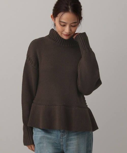 GLOBAL WORK（グローバルワーク）の「MATINEE LINE/ペプラムハイネックプルオーバー/611158（ニット/セーター・レディース・レッド/ブラウン/グレイッシュベージュ・MEDIUM/LARGE）」の2枚目の写真
