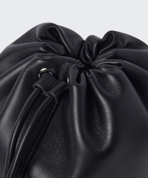 MUSINSA STANDARD WOMAN（ムシンサスタンダードウーマン）の「ウィメンズミニダッフルスリングバッグ[ブラック]（メッセンジャーバッグ・レディース・その他・FREE）」の7枚目の写真