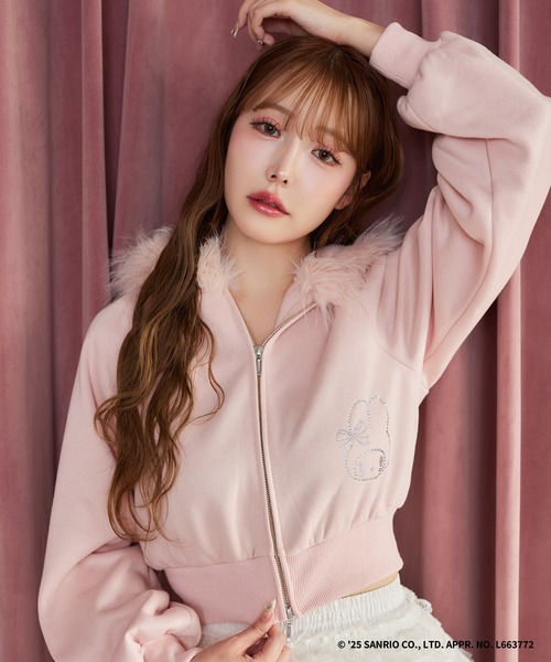 one after another NICE CLAUP（ワンアフターアナザーナイスクラップ）の「【マイメロディ／クロミコラボ】ファー付きパーカー（パーカー・レディース・ピンク/チャコールグレー・FREE）」の7枚目の写真