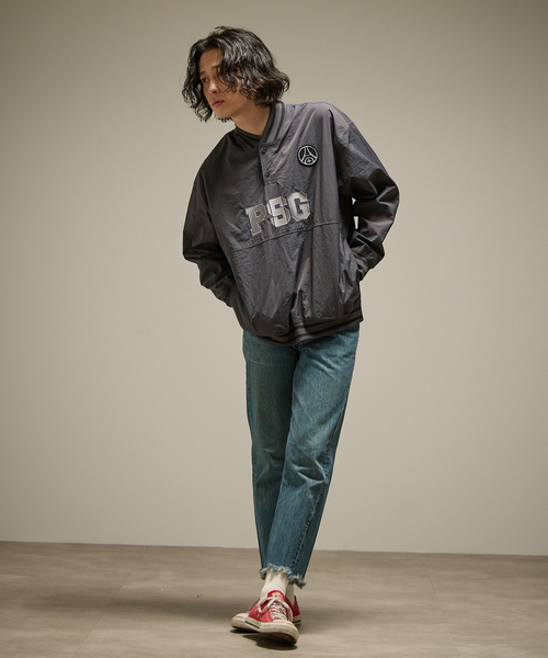 PARIS SAINT-GERMAIN(パリサンジェルマン)の「【Paris Saint-Germain / パリ・サン=ジェルマン】 JP Snapline Henley Piste(ナイロンジャケット・メンズ・ホワイト/チャコールグレー・MEDIUM/LARGE)」の5枚目の写真