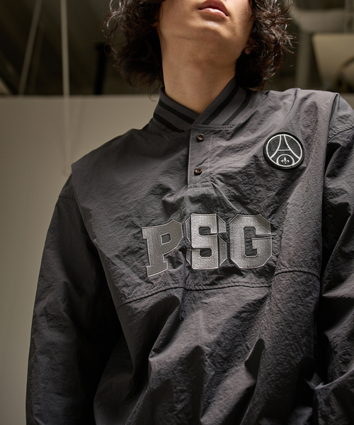 PARIS SAINT-GERMAIN(パリサンジェルマン)の「【Paris Saint-Germain / パリ・サン=ジェルマン】 JP Snapline Henley Piste(ナイロンジャケット・メンズ・ホワイト/チャコールグレー・MEDIUM/LARGE)」の10枚目の写真