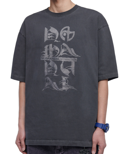 NOMANUAL（NOMANUAL）の「BLACK LETTER T-SHIRT - CHARCOAL（Tシャツ/カットソー・レディース・その他・X-LARGE/LARGE/MEDIUM/SMALL）」の4枚目の写真
