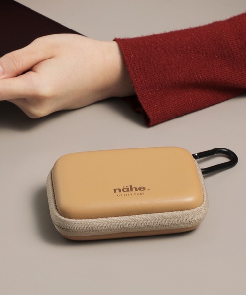 nahe ネーエ ユーティリティケース ハードケース カラビナ付き（ポーチ
