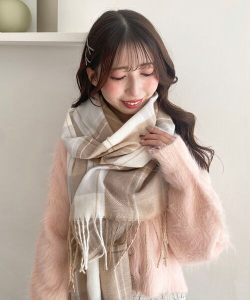 MAJESTIC LEGON（マジェスティックレゴン）の「クリーミータッチチェックストール（ストール/ショール・レディース・ブルー系その他2/ブラウン系その他2/ベージュ系その他2・FREE）」の2枚目の写真