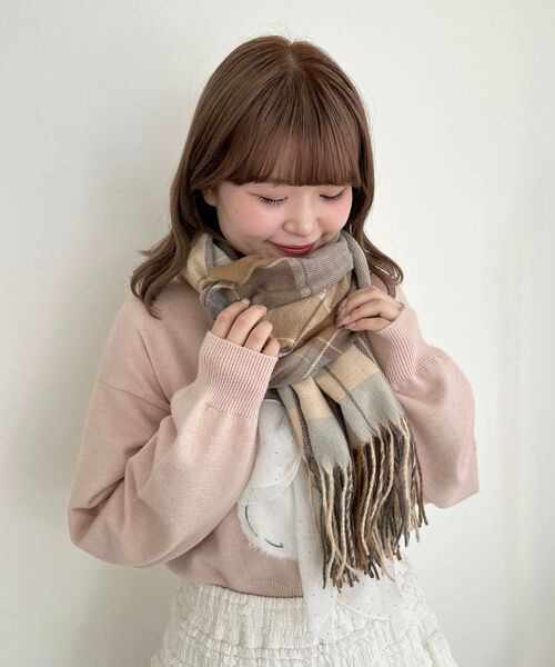 MAJESTIC LEGON（マジェスティックレゴン）の「クリーミータッチチェックストール（ストール/ショール・レディース・ブルー系その他2/ブラウン系その他2/ベージュ系その他2・FREE）」の5枚目の写真