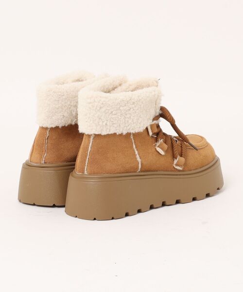 Nia(ニア)の「Nia(ニア)/バイカラー 厚底ショートボアブーツ(ブーツ・レディース・ベージュ/ブラウン・38/40/36)」の11枚目の写真