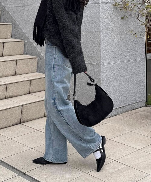 fredy emue（フレディエミュ）の「パイピングスエードラウンドワンショルバッグ（ショルダーバッグ・レディース・ブラック/ブラウン・FREE）」の7枚目の写真