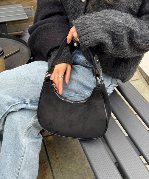 fredy emue（フレディエミュ）の「パイピングスエードラウンドワンショルバッグ（ショルダーバッグ・レディース・ブラック/ブラウン・FREE）」の9枚目の写真