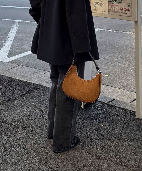 fredy emue（フレディエミュ）の「パイピングスエードラウンドワンショルバッグ（ショルダーバッグ・レディース・ブラック/ブラウン・FREE）」の13枚目の写真