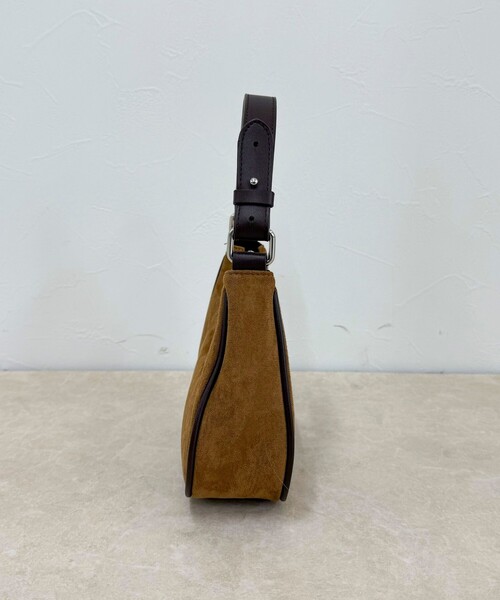 fredy emue（フレディエミュ）の「パイピングスエードラウンドワンショルバッグ（ショルダーバッグ・レディース・ブラック/ブラウン・FREE）」の4枚目の写真