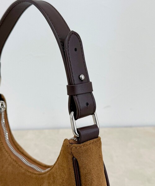 fredy emue（フレディエミュ）の「パイピングスエードラウンドワンショルバッグ（ショルダーバッグ・レディース・ブラック/ブラウン・FREE）」の18枚目の写真