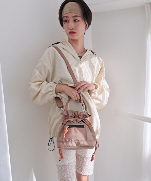 COLDE (コルデ)の「メッシュフリル巾着2wayバッグ【詳細動画あり】(ショルダーバッグ・レディース・ベージュ/アイボリー/ブラック・FREE)」の18枚目の写真