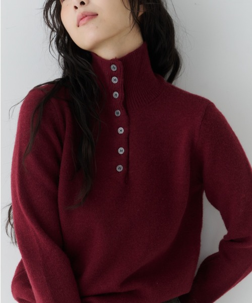 NUJOH（ヌゾ）の「Half Button High Neck Knit / ハーフボタンハイネックニット（Tシャツ/カットソー・レディース・レッド/ブラウン/ホワイト/チャコールグレー/ブラック・FREE）」の5枚目の写真